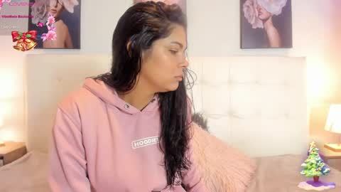 Snapshot of sweet_dreamses chatting on December 29, 2024, 12:23 pm Kendra online show from December 29, 2024, 12:23 pm