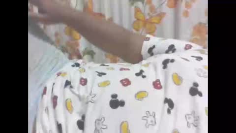 sweet_eddine online show from October 31, 2025, 10:05 am