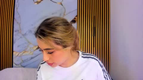 Snapshot of sweet_flame_ chatting on October 22, 2025, 7:46 pm sweet_flame_ online show from October 22, 2025, 7:46 pm