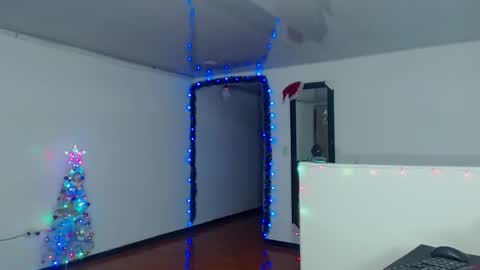 sweet_girl_party online show from December 13, 2024, 7:25 am