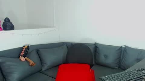 sweet_girl_party online show from January 24, 2025, 1:47 pm