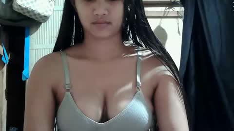 Snapshot of sweet_hazel25 chatting on February 17, 2026, 6:36 pm Hazel online show from February 17, 2026, 6:36 pm