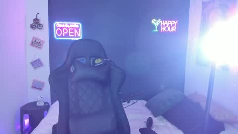 Snapshot of sweet_joint_girl chatting on April 7, 2026, 6:52 pm Dahnna online show from April 7, 2026, 6:52 pm