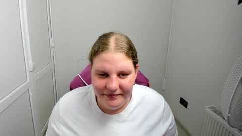 Snapshot of sweet_karla_la chatting on June 3, 2026, 1:36 pm Karla online show from June 3, 2026, 1:36 pm
