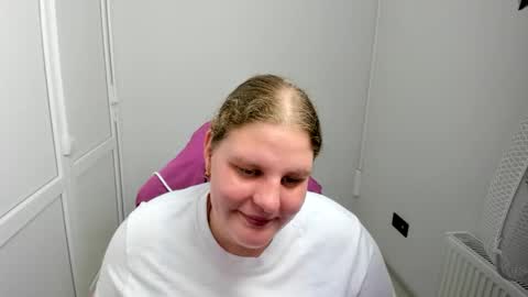Snapshot of sweet_karla_la chatting on June 3, 2026, 2:44 pm Karla online show from June 3, 2026, 2:44 pm