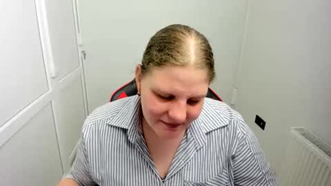 Snapshot of sweet_karla_la chatting on June 5, 2026, 9:59 am Karla online show from June 5, 2026, 9:59 am