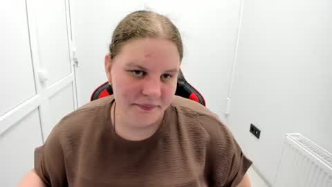 Snapshot of sweet_karla_la chatting on June 20, 2026, 12:19 pm Karla online show from June 20, 2026, 12:19 pm