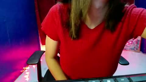 Snapshot of sweet_like_angel143 chatting on May 29, 2026, 9:29 am angie online show from May 29, 2026, 9:29 am