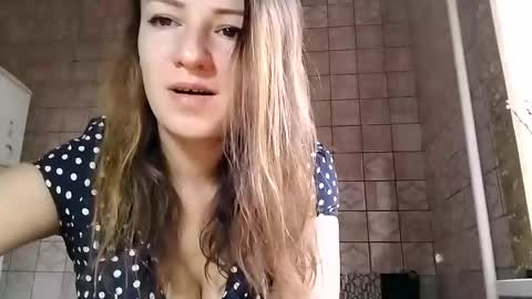 Snapshot of sweet_lilgirl_x chatting on February 22, 2025, 6:28 am Anna online show from February 22, 2025, 6:28 am