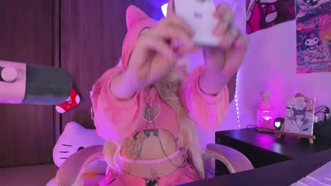 sweet_lilly_sweet online show from February 23, 2025, 1:02 am