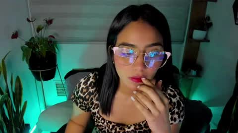 Lina online show from April 10, 2026, 1:00 am