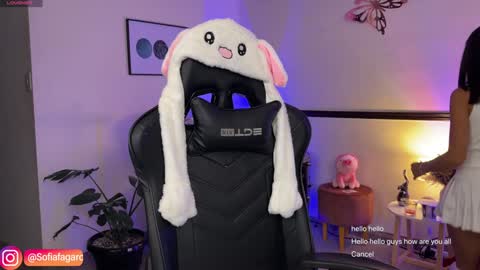 Snapshot of sweet_littleee chatting on January 19, 2025, 12:49 am free private online show from January 19, 2025, 12:49 am