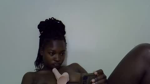 Snapshot of sweet_lunaz chatting on October 18, 2025, 9:26 pm sweet_lunaz online show from October 18, 2025, 9:26 pm