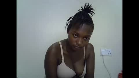 Snapshot of sweet_lunaz chatting on November 1, 2025, 9:50 pm sweet_lunaz online show from November 1, 2025, 9:50 pm