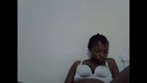 Snapshot of sweet_lunaz chatting on November 4, 2025, 1:21 pm sweet_lunaz online show from November 4, 2025, 1:21 pm