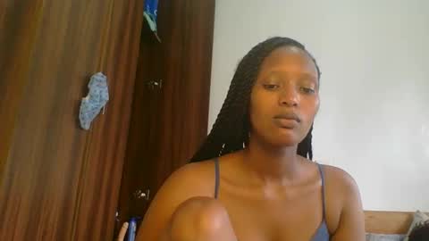 Snapshot of sweet_melod chatting on February 21, 2026, 12:39 pm Linda online show from February 21, 2026, 12:39 pm
