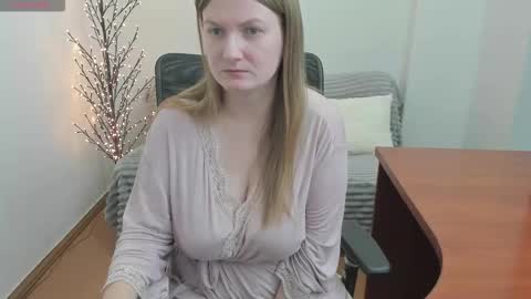 Mila online show from December 13, 2025, 11:32 pm