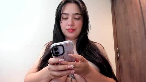 Mia Johns online show from May 29, 2026, 5:05 am