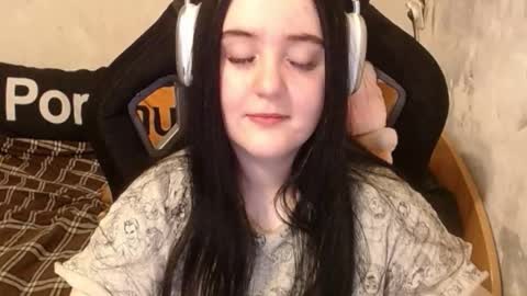 sweet_my_dream online show from October 22, 2025, 2:50 pm