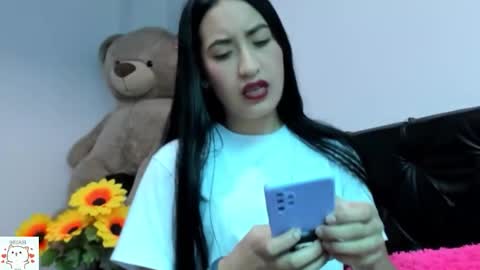 Nhaomy online show from November 11, 2025, 7:47 pm