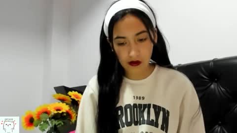 Nhaomy online show from November 15, 2025, 2:09 am