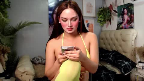 Snapshot of sweet_nicole4u chatting on December 16, 2024, 5:27 am girlnamenicole online show from December 16, 2024, 5:27 am