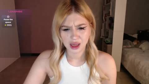 sweet_nicole_333 online show from November 5, 2025, 8:25 am