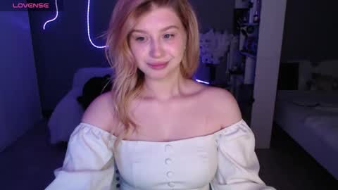 sweet_nicole_333 online show from May 29, 2026, 11:52 am