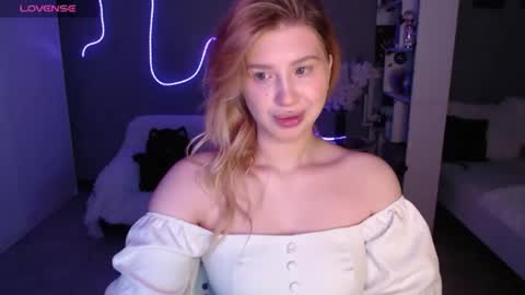sweet_nicole_333 online show from June 4, 2026, 10:21 am