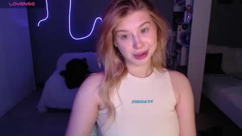 sweet_nicole_333 online show from June 5, 2026, 10:21 am