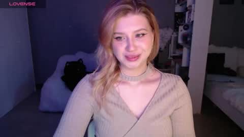 sweet_nicole_333 online show from June 10, 2026, 10:03 am