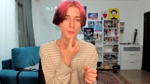 kira online show from December 18, 2025, 4:24 pm