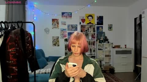 kira online show from April 16, 2026, 9:39 pm