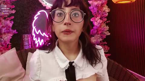 Roxanee online show from January 15, 2026, 2:43 pm