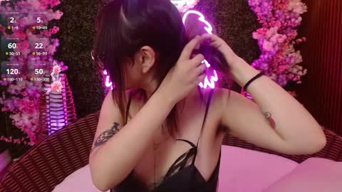 Roxanee online show from April 2, 2026, 8:50 pm