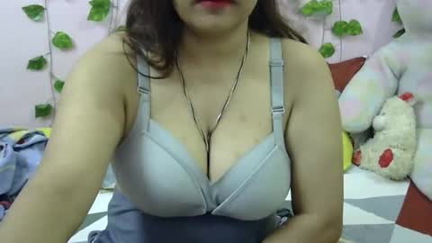 sweet_shivani online show from April 7, 2026, 8:42 pm