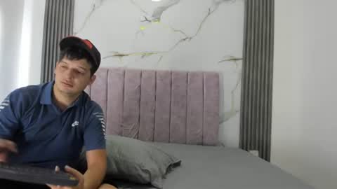 sweet_sofi20 online show from July 4, 2026, 2:23 pm
