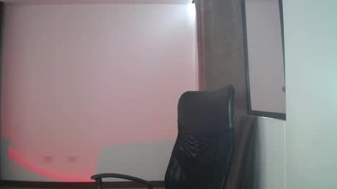 sweet_venus4 online show from March 3, 2026, 8:37 pm