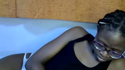 sweet_zarah online show from February 23, 2026, 5:32 pm