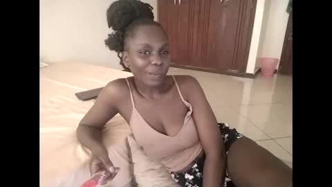 Lunargirl online show from February 8, 2026, 7:34 am