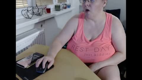 Sweetboobs85h online show from February 4, 2025, 9:20 pm