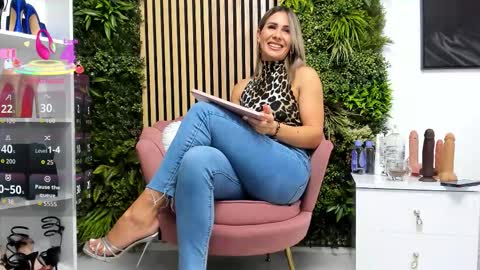 Snapshot of sweetcherry30_ chatting on October 5, 2025, 6:01 am Cherry online show from October 5, 2025, 6:01 am