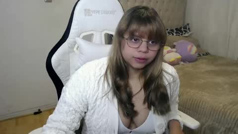 Snapshot of sweetcristalh chatting on June 13, 2026, 2:04 pm Cristal online show from June 13, 2026, 2:04 pm