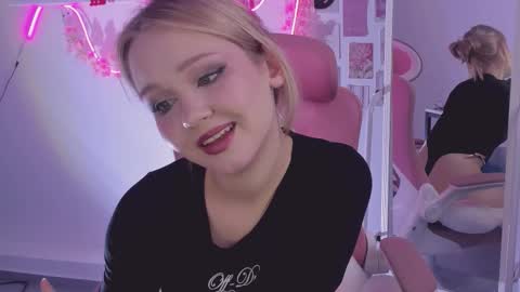 Lane online show from October 22, 2025, 7:57 pm