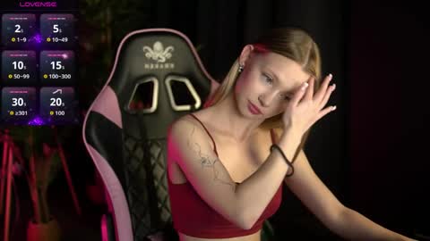 Lina online show from April 8, 2026, 4:51 pm