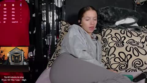 sweetdam12 online show from October 18, 2025, 7:58 pm