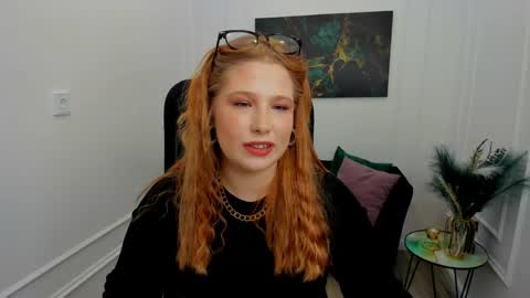 sweetdaylight online show from May 3, 2026, 7:20 pm