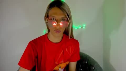 Snapshot of sweetdesaire chatting on April 22, 2026, 6:42 pm Amelia online show from April 22, 2026, 6:42 pm