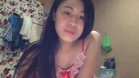 sweetgirllucy24xx online show from April 11, 2026, 5:28 pm