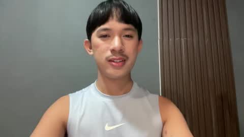 Snapshot of sweetguy102103 chatting on February 12, 2026, 10:54 am khrayan online show from February 12, 2026, 10:54 am